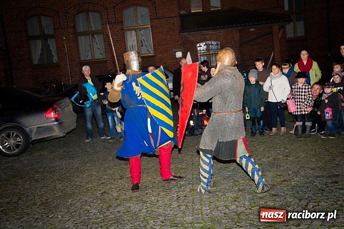 Zdjęcie w galerii na portalu naszraciborz.pl: Poczęstunek w Bieńkowicach rogalami marcińskimi wiadomości z regionu
