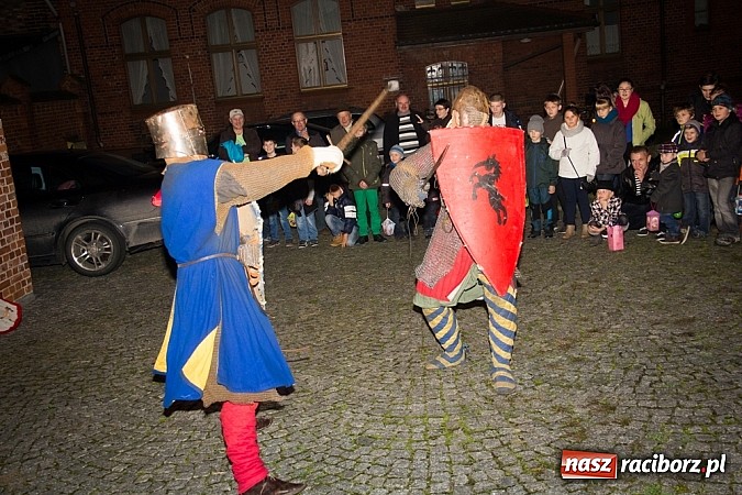 Zdjęcie w galerii na portalu naszraciborz.pl: Poczęstunek w Bieńkowicach rogalami marcińskimi wiadomości z regionu