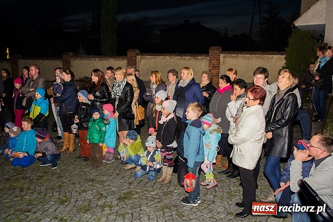 Zdjęcie w galerii na portalu naszraciborz.pl: Poczęstunek w Bieńkowicach rogalami marcińskimi wiadomości z regionu
