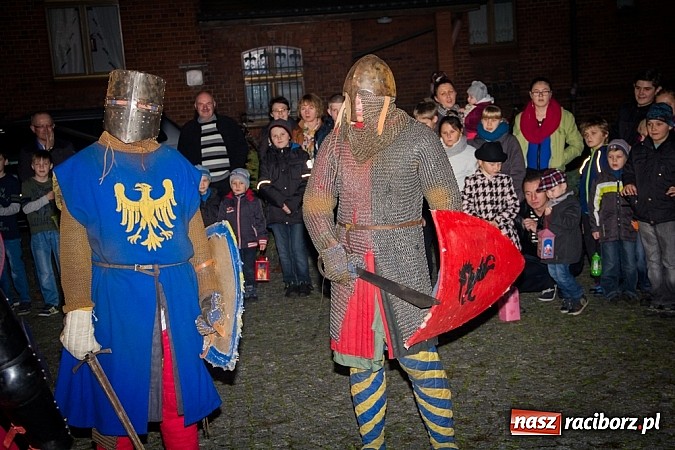 Zdjęcie w galerii na portalu naszraciborz.pl: Poczęstunek w Bieńkowicach rogalami marcińskimi wiadomości z regionu