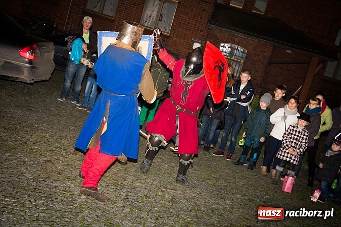 Zdjęcie w galerii na portalu naszraciborz.pl: Poczęstunek w Bieńkowicach rogalami marcińskimi wiadomości z regionu