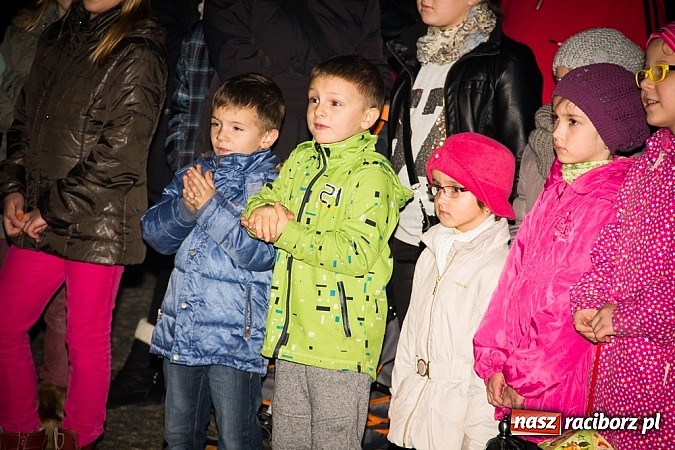 Zdjęcie w galerii na portalu naszraciborz.pl: Poczęstunek w Bieńkowicach rogalami marcińskimi wiadomości z regionu