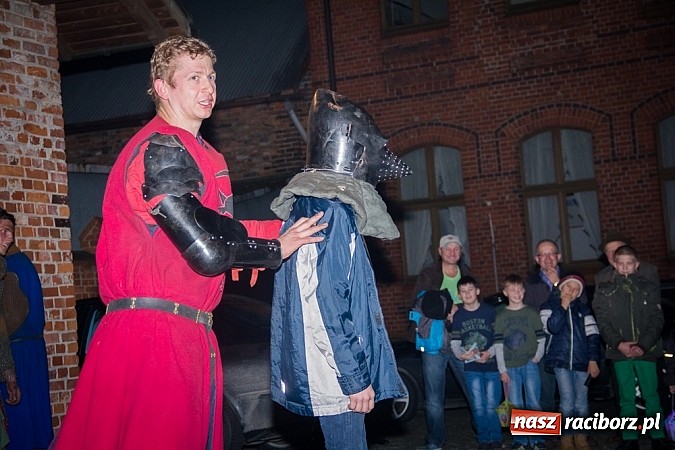 Zdjęcie w galerii na portalu naszraciborz.pl: Poczęstunek w Bieńkowicach rogalami marcińskimi wiadomości z regionu