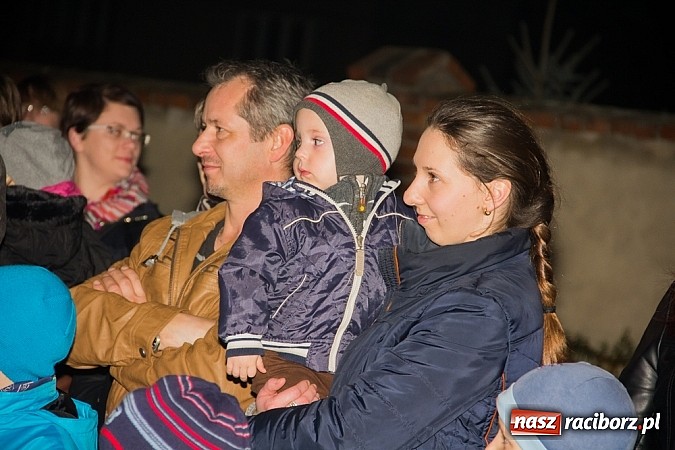 Zdjęcie w galerii na portalu naszraciborz.pl: Poczęstunek w Bieńkowicach rogalami marcińskimi wiadomości z regionu