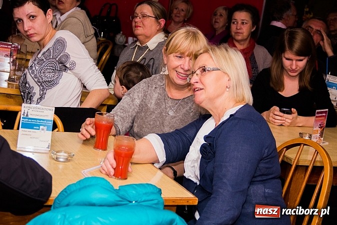 Zdjęcie w galerii na portalu naszraciborz.pl: Pieśni patriotyczne na Końcu Świata wiadomości z regionu