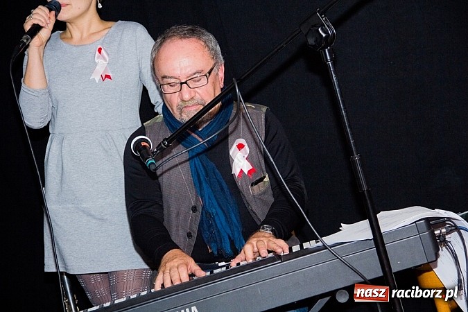 Zdjęcie w galerii na portalu naszraciborz.pl: Pieśni patriotyczne na Końcu Świata wiadomości z regionu