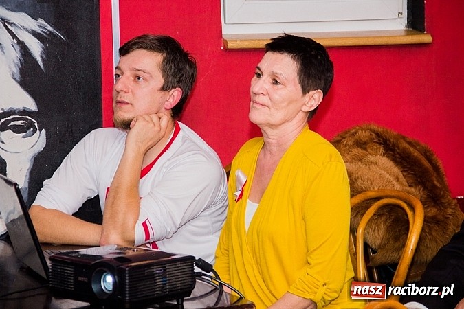 Zdjęcie w galerii na portalu naszraciborz.pl: Pieśni patriotyczne na Końcu Świata wiadomości z regionu