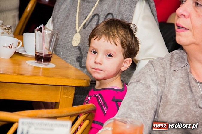 Zdjęcie w galerii na portalu naszraciborz.pl: Pieśni patriotyczne na Końcu Świata wiadomości z regionu