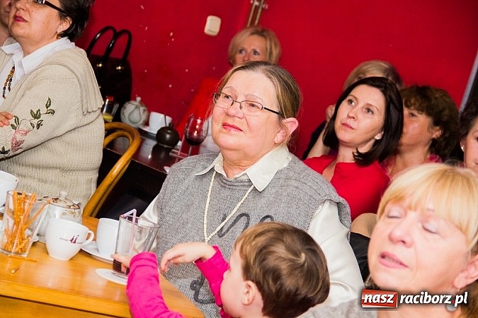 Zdjęcie w galerii na portalu naszraciborz.pl: Pieśni patriotyczne na Końcu Świata wiadomości z regionu