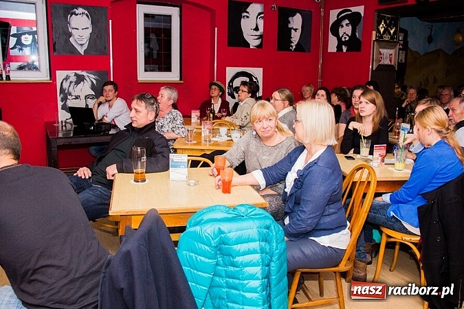 Zdjęcie w galerii na portalu naszraciborz.pl: Pieśni patriotyczne na Końcu Świata wiadomości z regionu