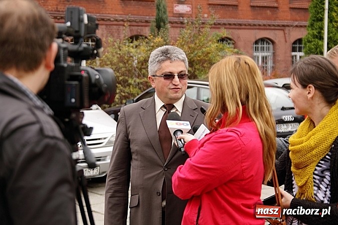 Zdjęcie w galerii na portalu naszraciborz.pl: Młodzież lubi dyscyplinę. Młodzi mundurowi ślubowali w ZSOMS  wiadomości z regionu
