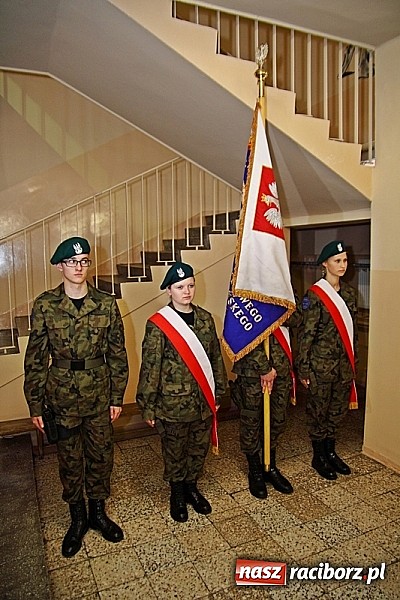 Zdjęcie w galerii na portalu naszraciborz.pl: Młodzież lubi dyscyplinę. Młodzi mundurowi ślubowali w ZSOMS  wiadomości z regionu