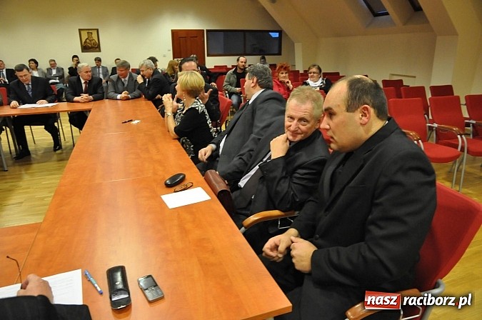 Zdjęcie w galerii na portalu naszraciborz.pl: Radni pożegnali się dziś na zamku. Odsłonięto tablicę upamiętniającą księcia Mieszka IV wiadomości z regionu