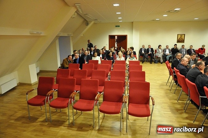 Zdjęcie w galerii na portalu naszraciborz.pl: Radni pożegnali się dziś na zamku. Odsłonięto tablicę upamiętniającą księcia Mieszka IV wiadomości z regionu