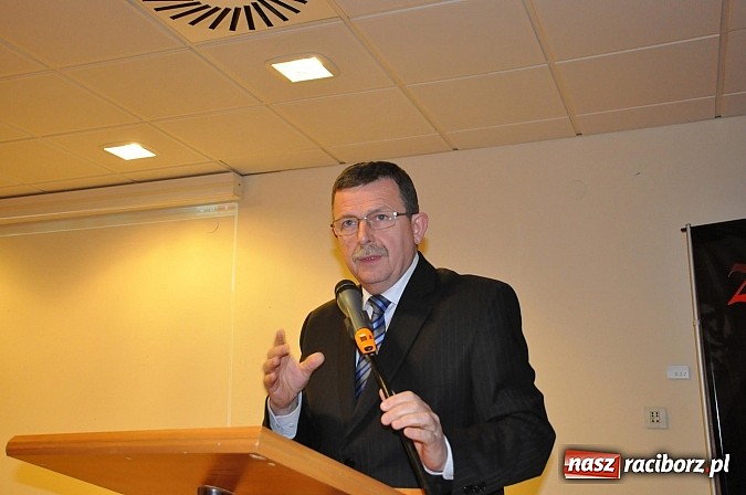 Zdjęcie w galerii na portalu naszraciborz.pl: Radni pożegnali się dziś na zamku. Odsłonięto tablicę upamiętniającą księcia Mieszka IV wiadomości z regionu