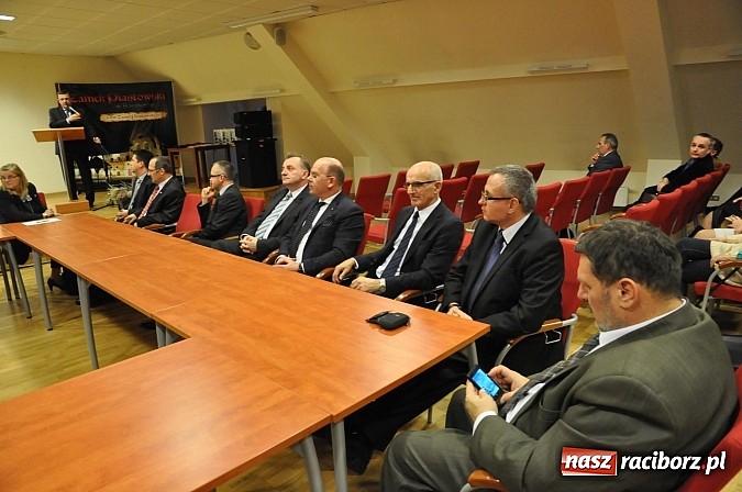 Zdjęcie w galerii na portalu naszraciborz.pl: Radni pożegnali się dziś na zamku. Odsłonięto tablicę upamiętniającą księcia Mieszka IV wiadomości z regionu