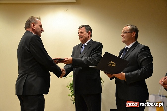 Zdjęcie w galerii na portalu naszraciborz.pl: Radni pożegnali się dziś na zamku. Odsłonięto tablicę upamiętniającą księcia Mieszka IV wiadomości z regionu