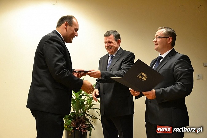 Zdjęcie w galerii na portalu naszraciborz.pl: Radni pożegnali się dziś na zamku. Odsłonięto tablicę upamiętniającą księcia Mieszka IV wiadomości z regionu