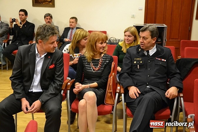 Zdjęcie w galerii na portalu naszraciborz.pl: Radni pożegnali się dziś na zamku. Odsłonięto tablicę upamiętniającą księcia Mieszka IV wiadomości z regionu