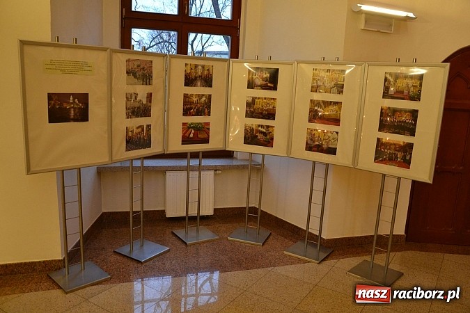 Zdjęcie w galerii na portalu naszraciborz.pl: Radni pożegnali się dziś na zamku. Odsłonięto tablicę upamiętniającą księcia Mieszka IV wiadomości z regionu