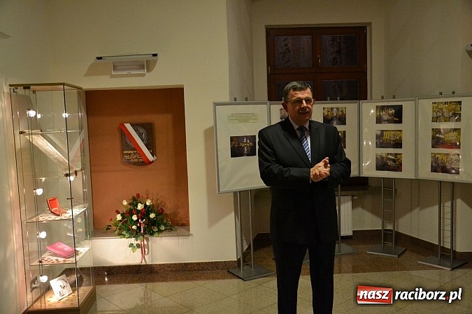 Zdjęcie w galerii na portalu naszraciborz.pl: Radni pożegnali się dziś na zamku. Odsłonięto tablicę upamiętniającą księcia Mieszka IV wiadomości z regionu