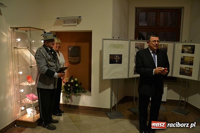 Zdjęcie w galerii na portalu naszraciborz.pl: Radni pożegnali się dziś na zamku. Odsłonięto tablicę upamiętniającą księcia Mieszka IV wiadomości z regionu