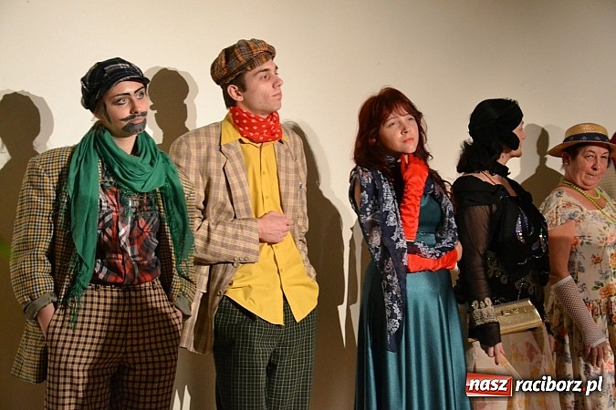 Zdjęcie w galerii na portalu naszraciborz.pl: Radni pożegnali się dziś na zamku. Odsłonięto tablicę upamiętniającą księcia Mieszka IV wiadomości z regionu