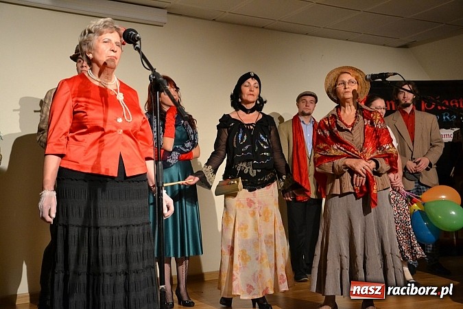 Zdjęcie w galerii na portalu naszraciborz.pl: Radni pożegnali się dziś na zamku. Odsłonięto tablicę upamiętniającą księcia Mieszka IV wiadomości z regionu