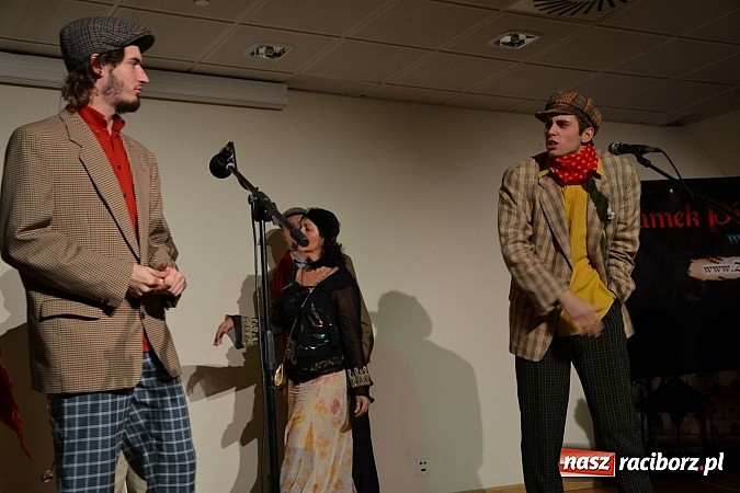 Zdjęcie w galerii na portalu naszraciborz.pl: Radni pożegnali się dziś na zamku. Odsłonięto tablicę upamiętniającą księcia Mieszka IV wiadomości z regionu