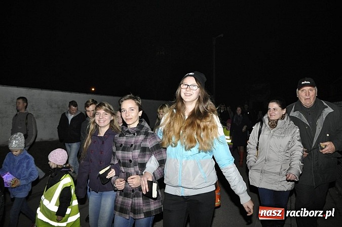 Zdjęcie w galerii na portalu naszraciborz.pl: Katolicka podstawówka, legionista na koniu, gęsi na scenie, rogaliki na stole – św. Marcin w Sudole wiadomości z regionu