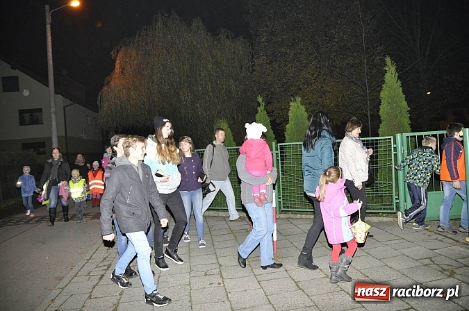 Zdjęcie w galerii na portalu naszraciborz.pl: Katolicka podstawówka, legionista na koniu, gęsi na scenie, rogaliki na stole – św. Marcin w Sudole wiadomości z regionu