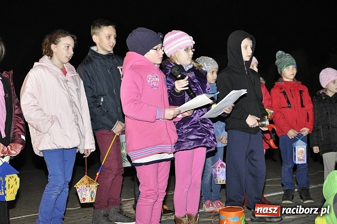 Zdjęcie w galerii na portalu naszraciborz.pl: Katolicka podstawówka, legionista na koniu, gęsi na scenie, rogaliki na stole – św. Marcin w Sudole wiadomości z regionu