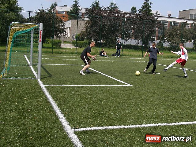 Zdjęcie w galerii na portalu naszraciborz.pl: Pierwszy turniej tego lata na Orliku wygrali 