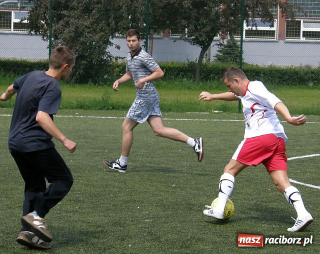 Zdjęcie w galerii na portalu naszraciborz.pl: Pierwszy turniej tego lata na Orliku wygrali 
