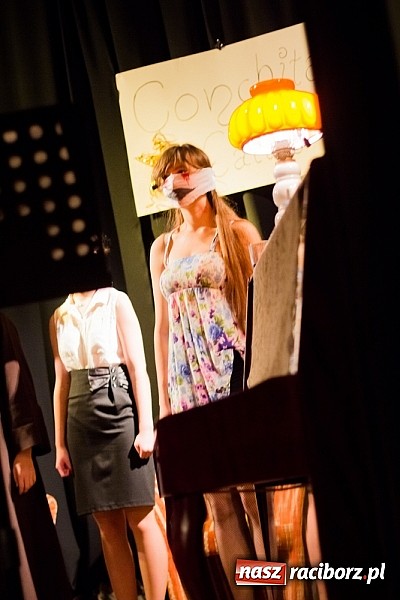 Zdjęcie w galerii na portalu naszraciborz.pl: Spektakl Juliet na scenie MDK wiadomości z regionu