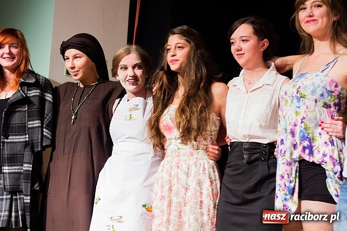 Zdjęcie w galerii na portalu naszraciborz.pl: Spektakl Juliet na scenie MDK wiadomości z regionu