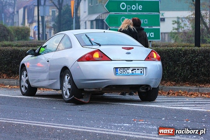 Zdjęcie w galerii na portalu naszraciborz.pl: Zderzenie opla i forda na skrzyżowaniu Opawskiej z Ocicką wiadomości z regionu