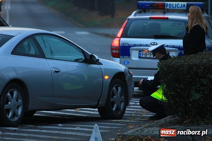 Zdjęcie w galerii na portalu naszraciborz.pl: Zderzenie opla i forda na skrzyżowaniu Opawskiej z Ocicką wiadomości z regionu