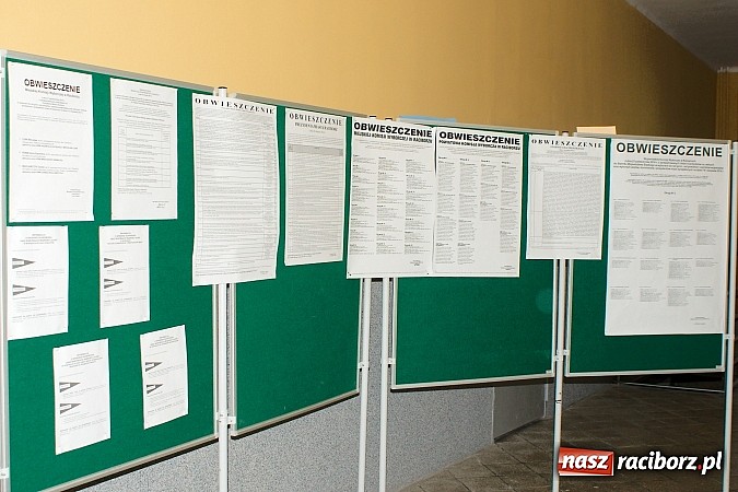 Zdjęcie w galerii na portalu naszraciborz.pl: W komisjach w Budowlance i SMS-ie wyborcom wydano złe karty do głosowania! Zagłosowało na nich około 400 osób! wiadomości z regionu