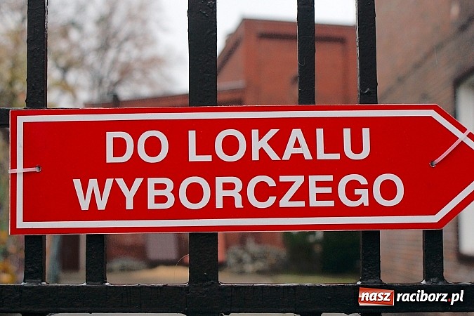 Zdjęcie w galerii na portalu naszraciborz.pl: W komisjach w Budowlance i SMS-ie wyborcom wydano złe karty do głosowania! Zagłosowało na nich około 400 osób! wiadomości z regionu