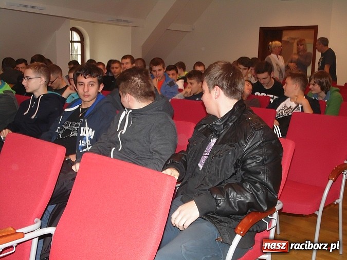 Zdjęcie w galerii na portalu naszraciborz.pl: Lekcja historii w ramach Światowego Tygodnia Przedsiębiorczości wiadomości z regionu