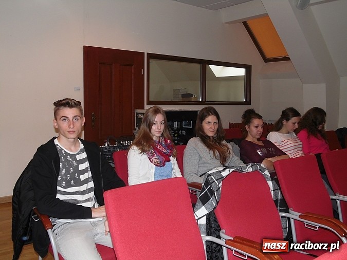 Zdjęcie w galerii na portalu naszraciborz.pl: Lekcja historii w ramach Światowego Tygodnia Przedsiębiorczości wiadomości z regionu