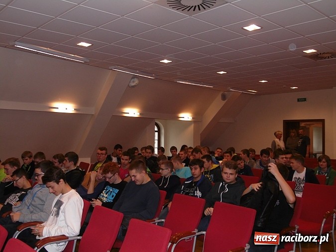 Zdjęcie w galerii na portalu naszraciborz.pl: Lekcja historii w ramach Światowego Tygodnia Przedsiębiorczości wiadomości z regionu