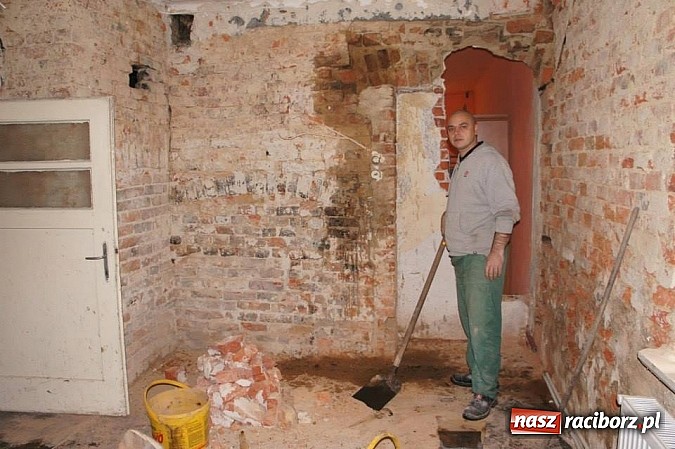 Zdjęcie w galerii na portalu naszraciborz.pl: Warto wierzyć w ludzi. Piękne Anioły remontują pokoje w Kornowacu! wiadomości z regionu