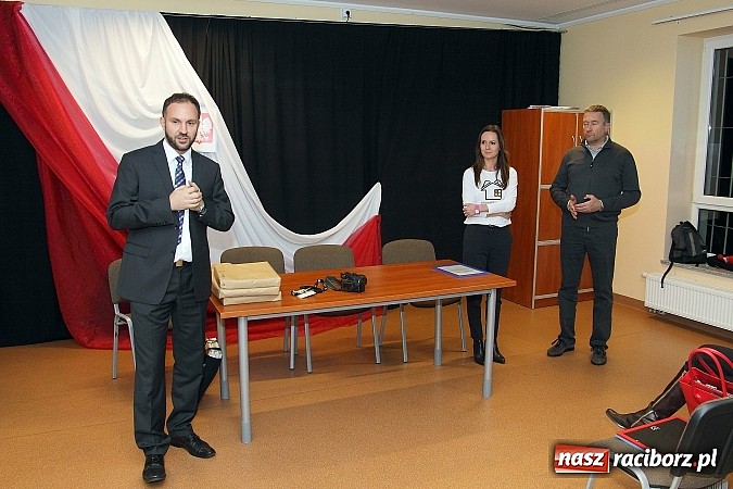 Zdjęcie w galerii na portalu naszraciborz.pl: Warto wierzyć w ludzi. Piękne Anioły remontują pokoje w Kornowacu! wiadomości z regionu