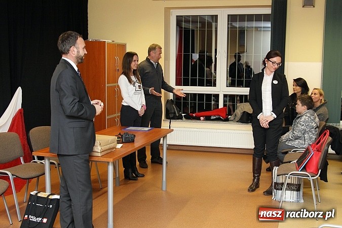 Zdjęcie w galerii na portalu naszraciborz.pl: Warto wierzyć w ludzi. Piękne Anioły remontują pokoje w Kornowacu! wiadomości z regionu