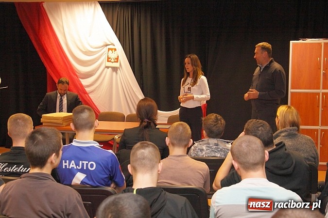 Zdjęcie w galerii na portalu naszraciborz.pl: Warto wierzyć w ludzi. Piękne Anioły remontują pokoje w Kornowacu! wiadomości z regionu