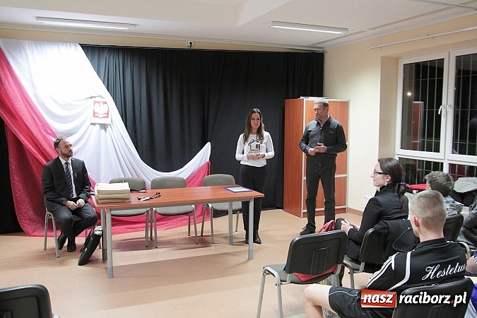 Zdjęcie w galerii na portalu naszraciborz.pl: Warto wierzyć w ludzi. Piękne Anioły remontują pokoje w Kornowacu! wiadomości z regionu