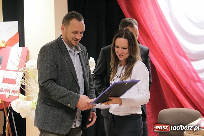 Zdjęcie w galerii na portalu naszraciborz.pl: Warto wierzyć w ludzi. Piękne Anioły remontują pokoje w Kornowacu! wiadomości z regionu