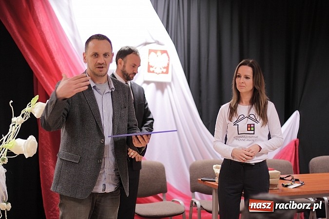 Zdjęcie w galerii na portalu naszraciborz.pl: Warto wierzyć w ludzi. Piękne Anioły remontują pokoje w Kornowacu! wiadomości z regionu